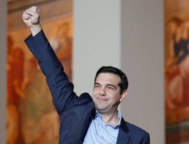 To μήνυμα του πρωθυπουργού για τη «χρυσή» νίκη των Νέων της Εθνικής (φωτό)